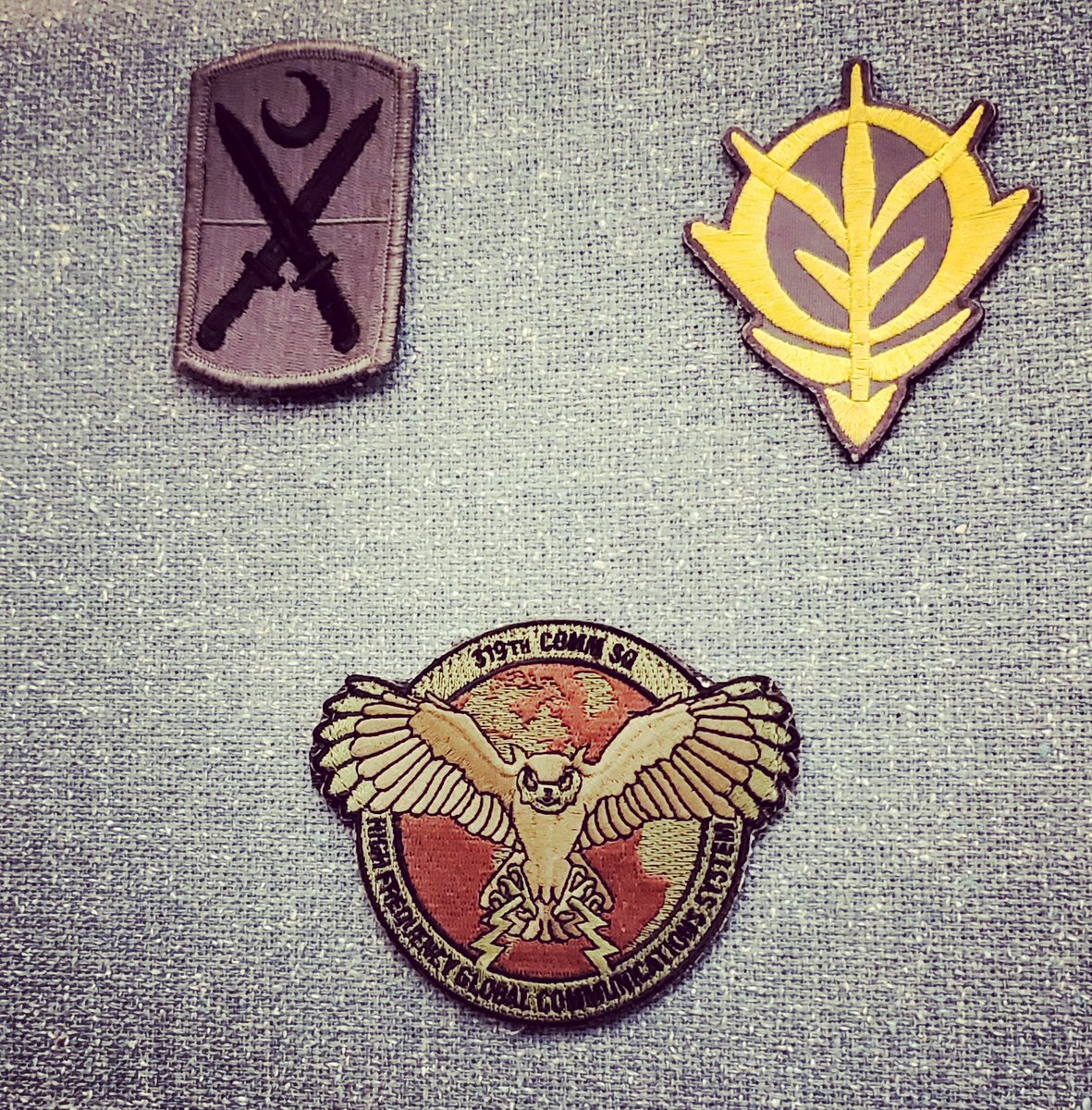 Kemeah520's tweet image. 🎶One of these things is not like the others...🎶
Starting to decorate.
#moralpatch #mobilesuitgundam #gundam #zeon #principalityofzeon