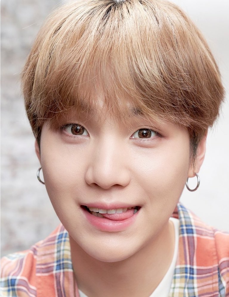 choi_bts2's tweet photo. Samsung Mobile phone Press photo cards @BTS_twt 
#Suga &amp; #Jhope https://t.co/rUpdVWHh5v