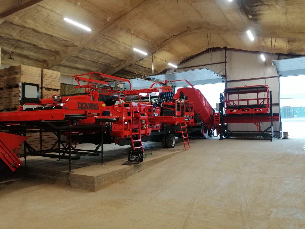 DOWNS_Fr's tweet photo. Another DOWNS potato receiving line just delivered.
Integrated clod roller, SCOTTS Evolution, PU coils, picking off, big-bag and box filler,...๐ฅ๐ฅ๐ฅ
#performance #innovation #customermade https://t.co/yKzhRx72yx