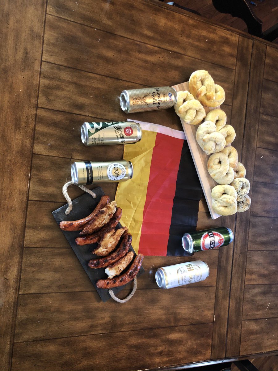 jbel2199's tweet photo. During these last three months my family started doing around the world theme dinner. Here are a few pictures of our German themed night 🇩🇪#EPDOlympDPE #SRPD_DPDR https://t.co/grY0RlMknI