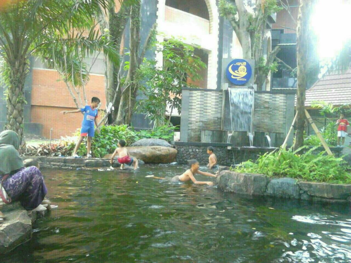 KristelousiA's tweet photo. Kampus aku ditinggal 3 bulan jd gini😭 https://t.co/u63LpLyB5y