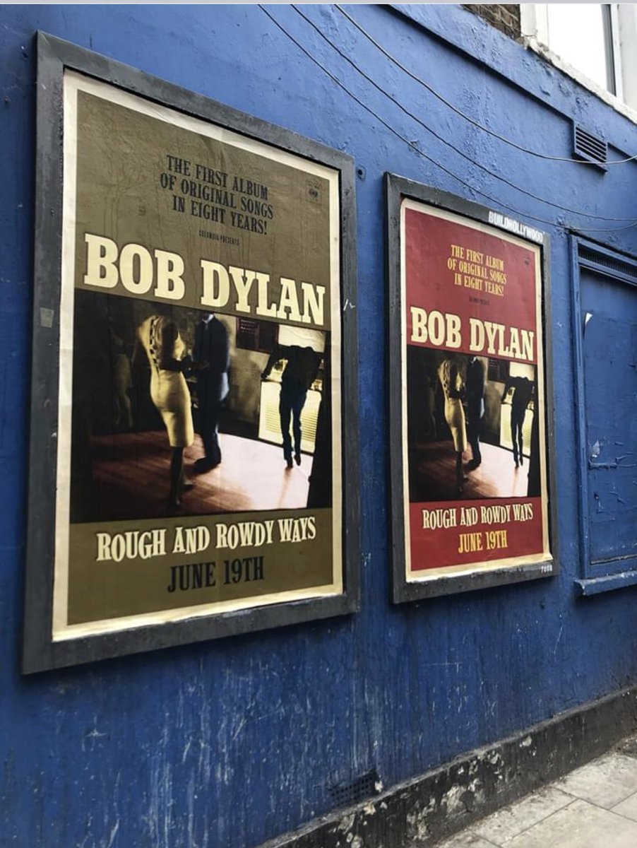 ArodSpainMedia's tweet photo. Hoy en #Londres, carteles anuncian el nuevo álbum de #bobdylan 
Papel, cola y una pared... https://t.co/LQPWTVB2PD