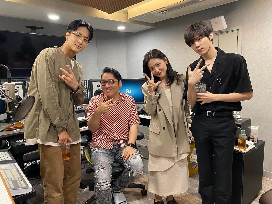 กยี๊ดดลืมไปเลยๆๆน้องอูซอกเคยวาดรูปให้เยริด้วยนี่นาๆๆๆแง้ได้กลับมาร่วมงานกันอีกครั้งละน้าา