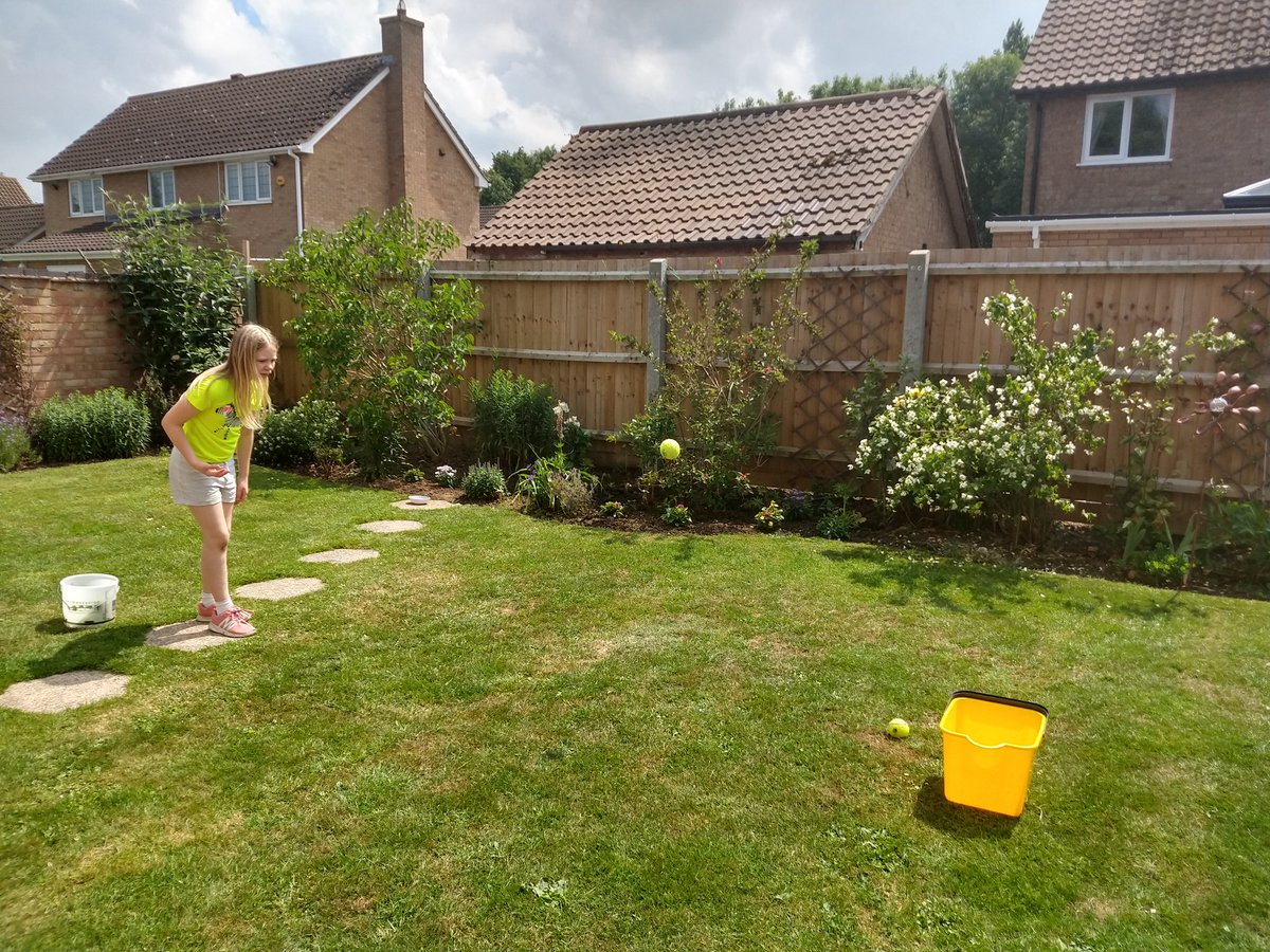 spaceytracey78's tweet photo. Lucy from @BrocksHill doing her virtual athletics challenge @lslssp #TeamLSLSSP #Commit2Fit20 #HealthyAtHome https://t.co/lE1EXWNgSI