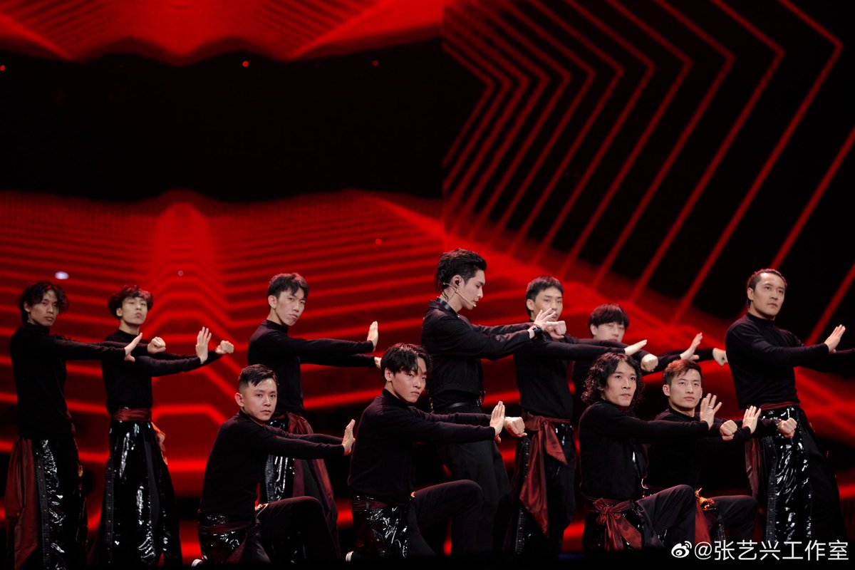 XtweetTRANS's tweet photo. Yixing’s studio weibo

Photos from the stage of LIT!

#LaySuperShow #LayZhang @layzhang https://t.co/jmuEkwLFPs
