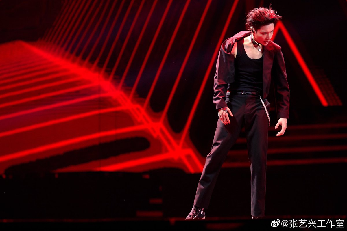 XtweetTRANS's tweet photo. Yixing’s studio weibo

Photos from the stage of LIT!

#LaySuperShow #LayZhang @layzhang https://t.co/jmuEkwLFPs