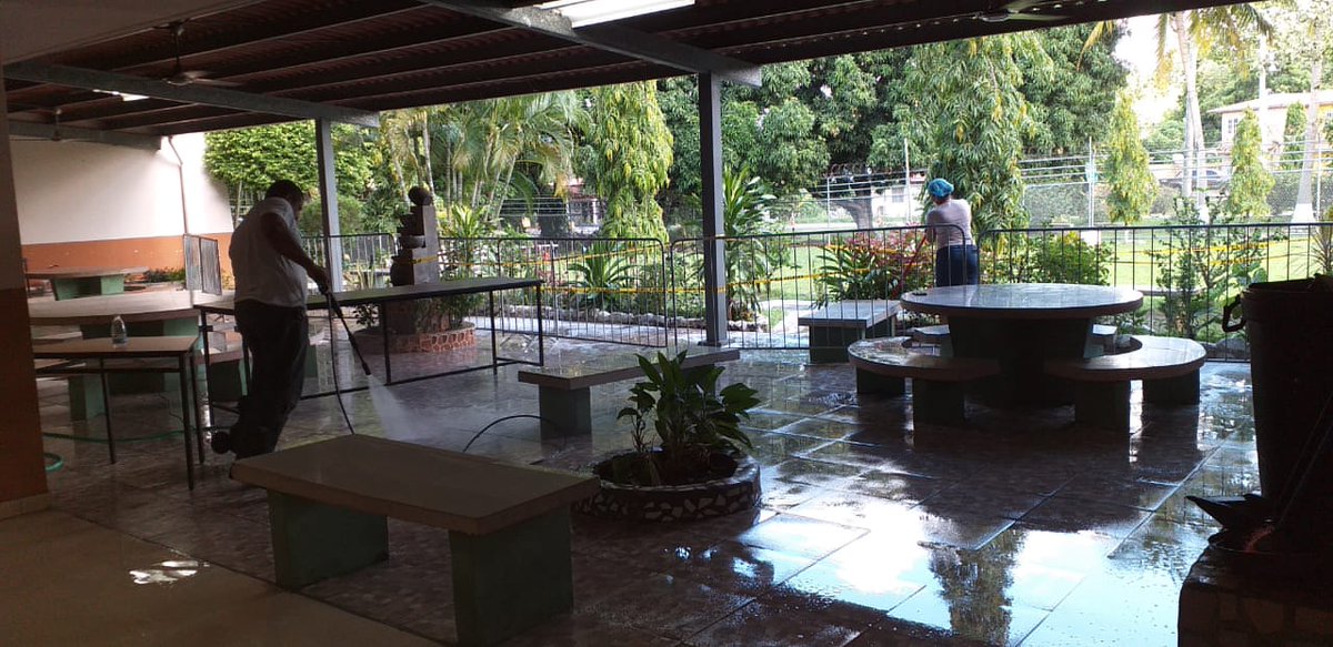 Limpieza general en las instalaciones del CENTRO REGIONAL UNIVERSITARIO PANAMÁ ESTE