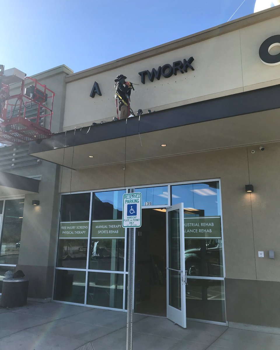 ApexNetworkFran's tweet photo. Things are progressing at our new Southwest Tucson, AZ clinic! We are so excited to see this clinic all set up. Stay tuned for more behind the scenes photos of our newest clinic!

#ChooseApexPT #ComeHealWithUS #TucsonAZ https://t.co/OWLk1fjnTP