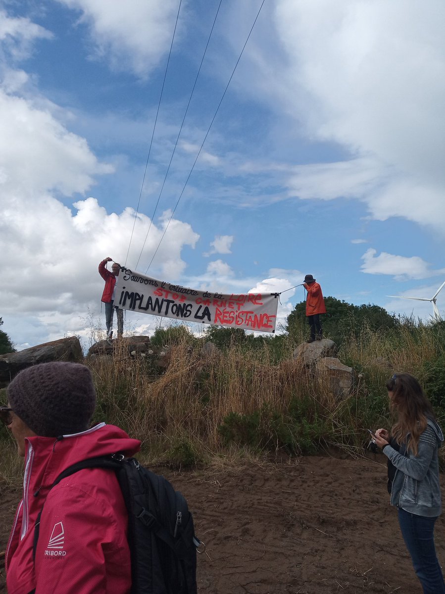 HeloiseLeu's tweet photo. La journée d'actions contre la #reintoxication du monde se poursuit dans le 44, sur le site du Carnet en bordure de #Loire où est prévu un projet industriel #Agir17Juin https://t.co/AlOSQE3jJU
