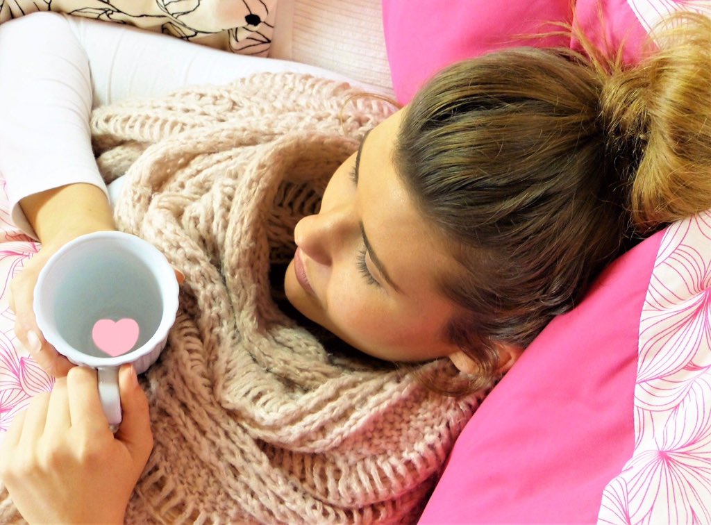 Drink WATER 💧!
Take out coffee, tea, and alcohol from your diet.                                 
WHY: The ‘immune system’ for the vagina is her mucus coating. These things reduce the water your body can use to make a vaginal mucus coating that will protect you. 🌸#WomensHealth