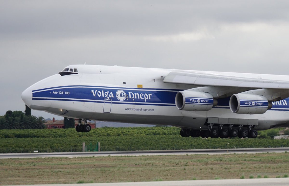 danpateyu's tweet photo. #spotting #planespotting #antonov #an124 @aeroVLC https://t.co/WAD7to32pT
