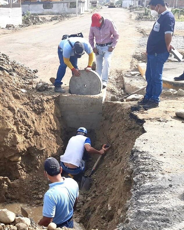Larry_vite's tweet photo. #NuevoPais #SanFrancisco #LasMorenitas
#Aguapotable #Emapag💧
En la ciudadela Nuevo País, específicamente en las calle “E” y vía a Jumón, se efectuó el empate de agua potable con tuberías de 160 mm y 63 mm para mejorar el servicio de agua potable en esta ciudadela; así como https://t.co/t2NYL0RXw2