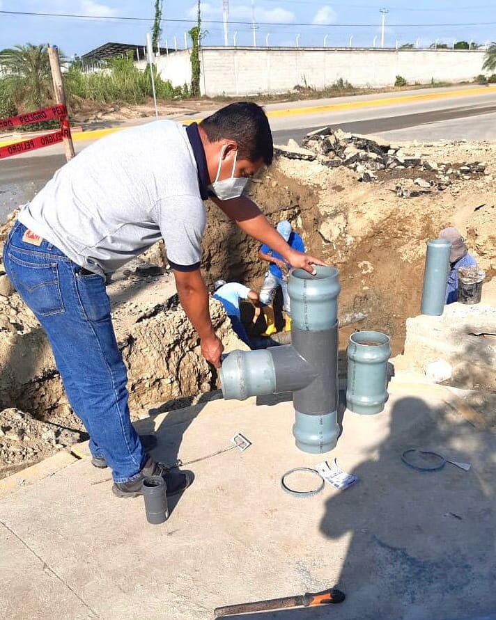 Larry_vite's tweet photo. #NuevoPais #SanFrancisco #LasMorenitas
#Aguapotable #Emapag💧
En la ciudadela Nuevo País, específicamente en las calle “E” y vía a Jumón, se efectuó el empate de agua potable con tuberías de 160 mm y 63 mm para mejorar el servicio de agua potable en esta ciudadela; así como https://t.co/t2NYL0RXw2