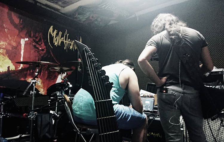 Tras el parón de la pandemia es hora de ponerse nuevamente en marcha. 

Hemos vuelto con mucha energía, cargados de nuevas ideas. ¿Nuevo single? ¿Nuevo disco?

#malleficarum #theninecircles #backontrack