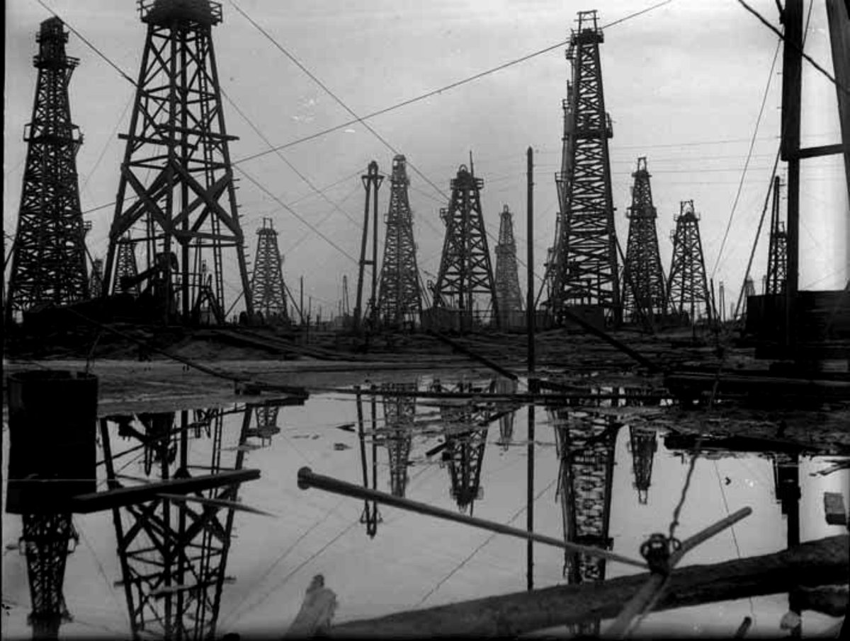 Azerbaijan’s relationship with oil:Oil stimulated Baku’s boom in the late 19th century, funding most of the elegant architecture, mansions and palaces in modern Baku.