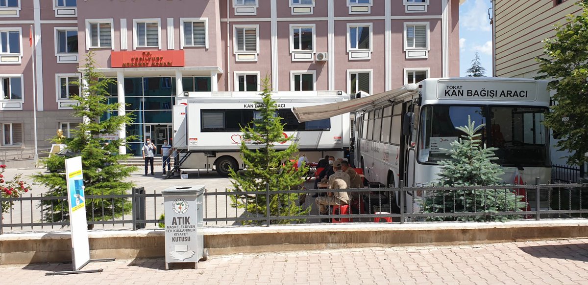 Pandemi sürecinde düşen kan bagislari ve stoklarda ki azalma nedeni ile Tokat Yesilyurt ilçesinde kaymakamımız Sayın Muhammed Sait BAYTOK önderliğinde kan bağış kampanyası düzenlenmiştir.Emegi geçen herkese ve bagiscilarimiza teşekkür ederiz.<a href="/YslyrtKymkm/">Yeşilyurt Kaymakamlığı</a>