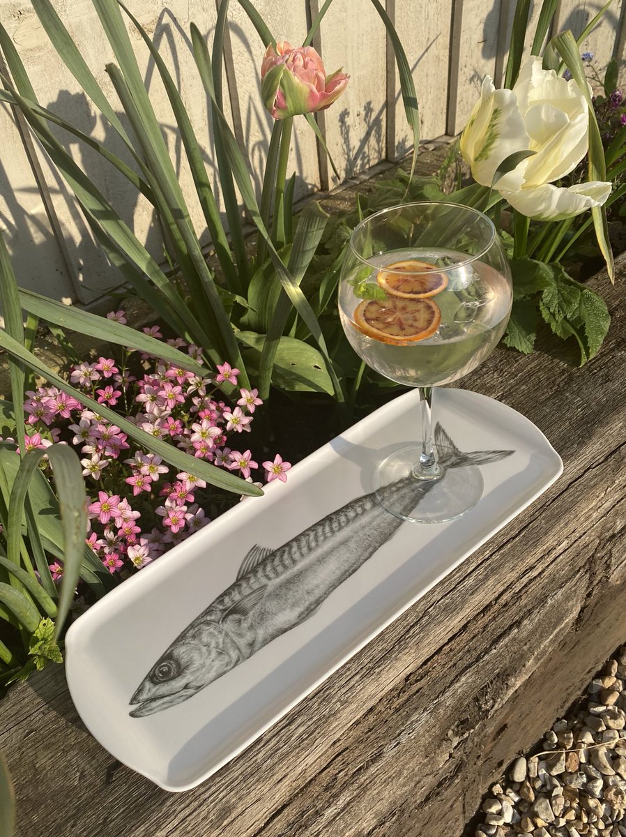 I’ve had a little flurry of Etsy orders over the last few days (thank you 😊), including this melamine tray ~ perfect for carrying a couple of gins into the garden!