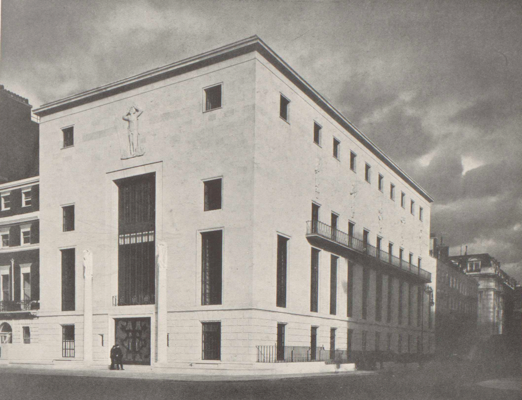I& #39;ve been thinking about this building for nearly 10 years. And again, I think the RIBA as an Imperial institution, its building replete with Imperial symbolism, needs a conversation