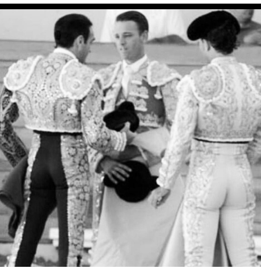 Pedrocarrero31's tweet photo. Fue un honor q fueras el testigo de un día tan importante para mí, x todo lo q luchastes y conseguistes con toda mi admiración, esta alternativa tiene un pedazito de ti,gracias. #IvanFandino #EternoIvanFandino https://t.co/JXn16SE21f