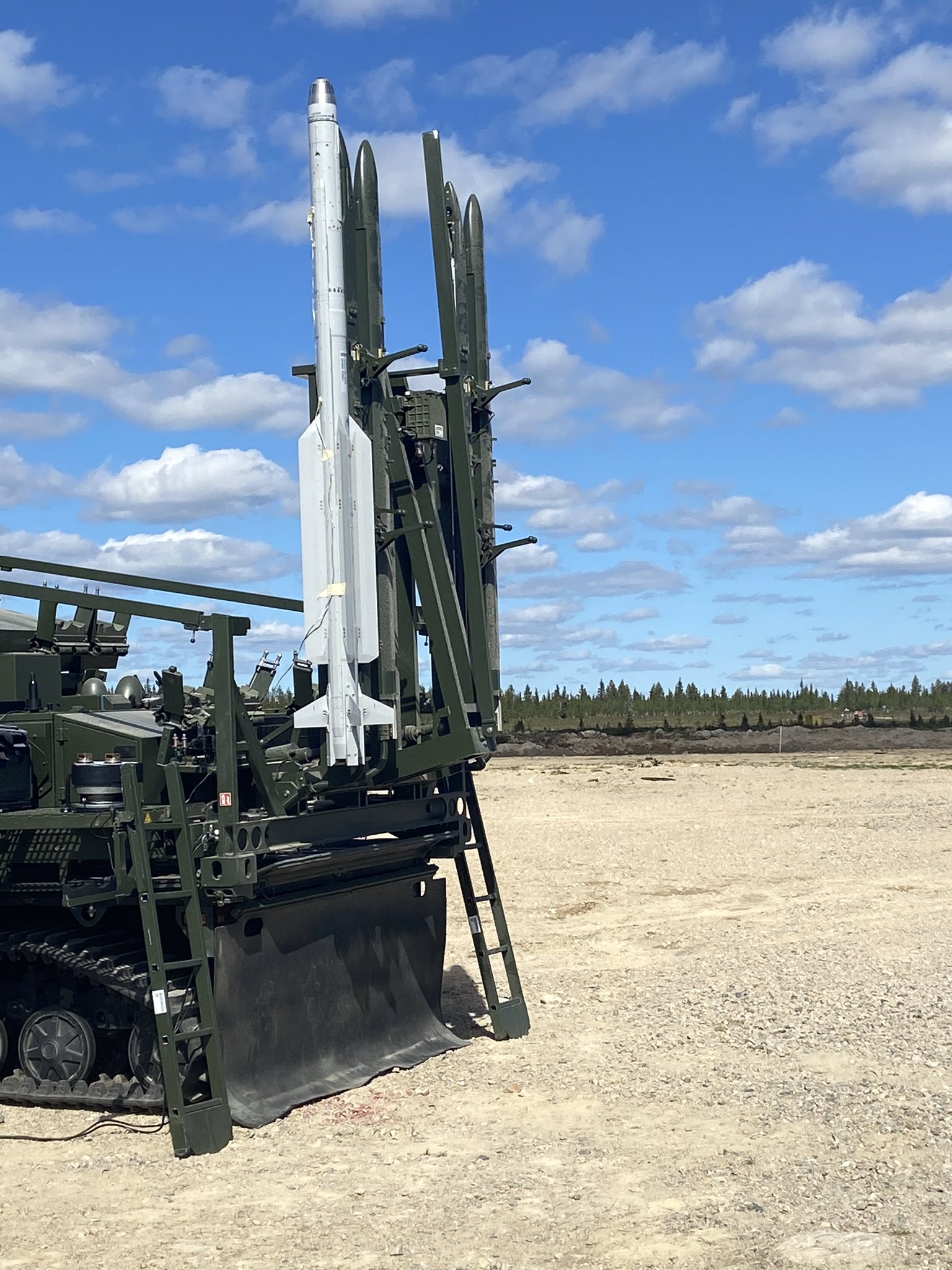 Eaur5WzWsAAOrnL?format=jpg&name=large