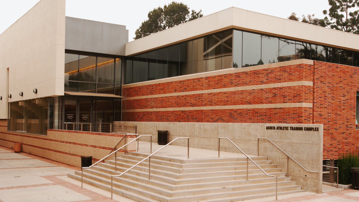 UCLAAthletics's tweet photo. UCLA Athletics will enter Phase One of the four-phase Return to Training plan beginning June 22 with voluntary returns to campus for selected student-athletes.

🔗: https://t.co/gmXwgNeeki

#GoBruins https://t.co/xB5VbKaook