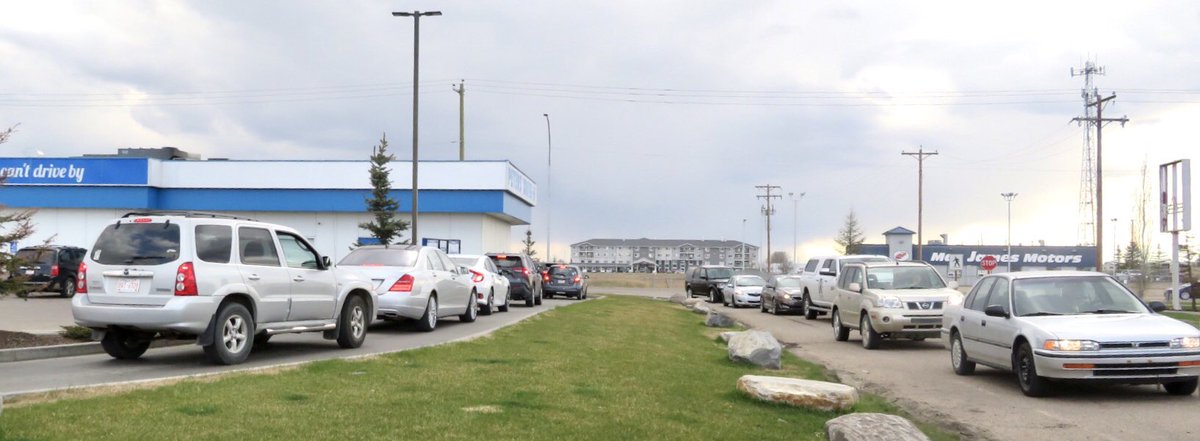 hapandcarol's tweet photo. #HAPPINESS is being in a line of 22 cars at #PetersDriveIn and waiting less then 20 minutes from arriving to leaving with some of the best burgers in RedDeer. Remarkable service! https://t.co/afBl7dFuml