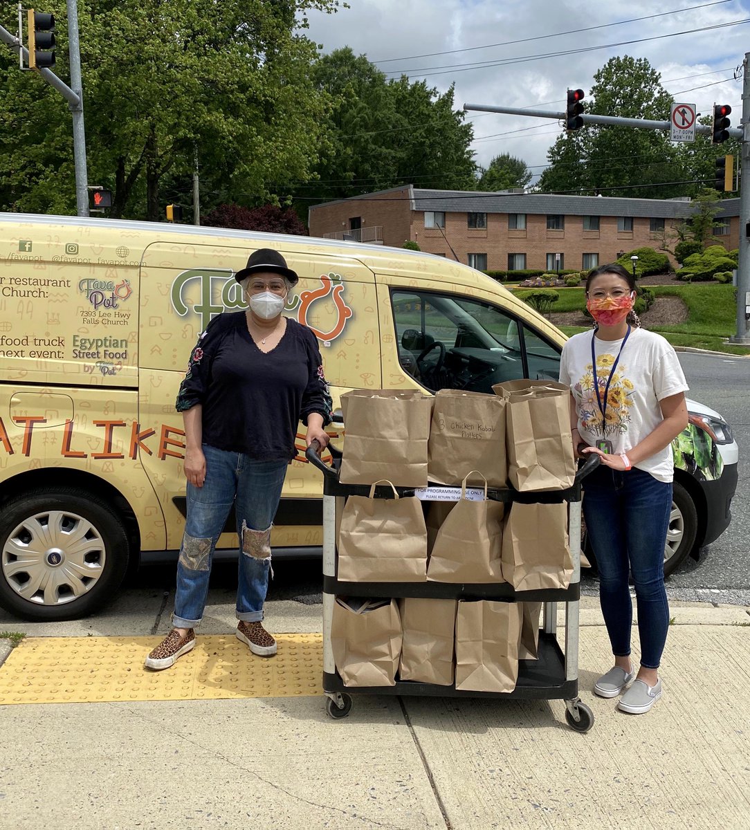 TheChildrensInn's tweet photo. Many thanks to our friends at @FueltheFight for donating catered meals from @FavaPot to Inn families! We're so appreciative of the community of generous supporters that continues to make sure our families are taken care of, despite the ongoing pandemic. https://t.co/nmwUKAS2l6