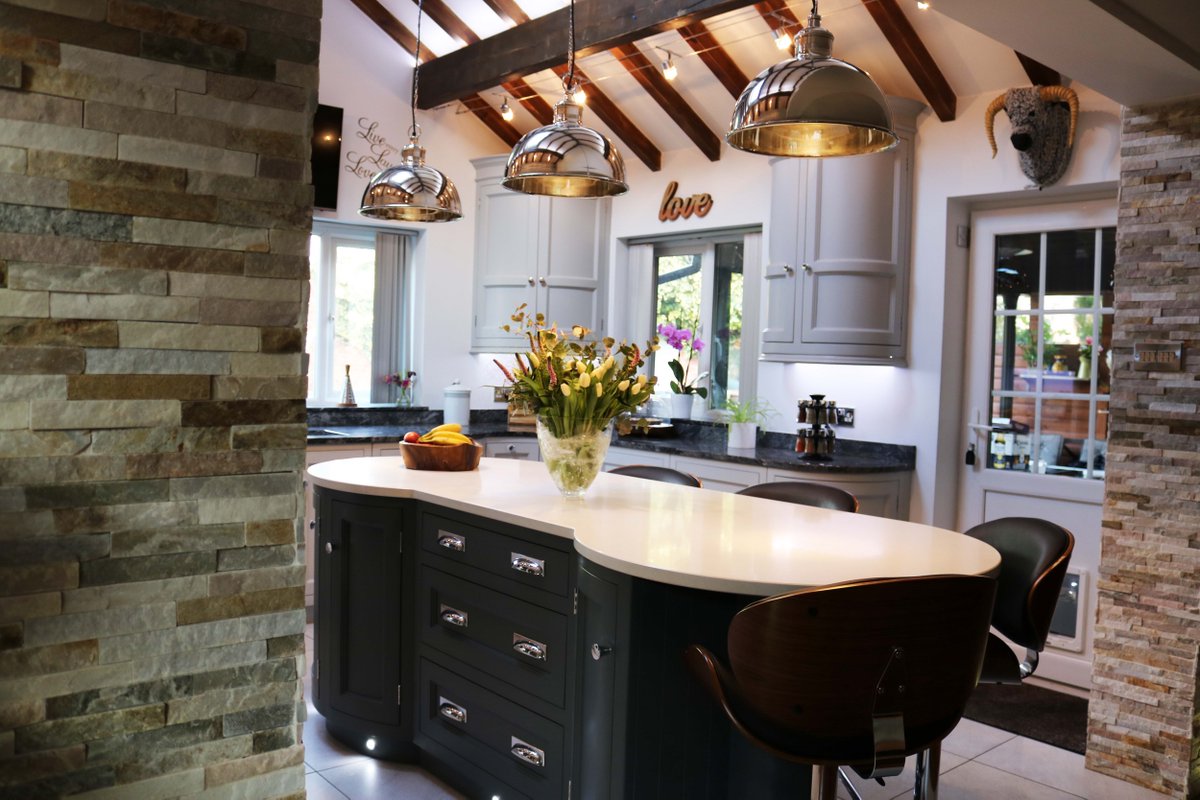 mmfurniture000's tweet photo. This was a great kitchen to manufacture with lots of curves, the different textures of stone and beams gives the room lots of interest too. #matthewmarsdenkitchen #matthewmarsdenfurniture #design #kitchendesign #croftandassinder #interiordesign #kitchensofinsta #bespokekitchen https://t.co/wRJEowO8C5