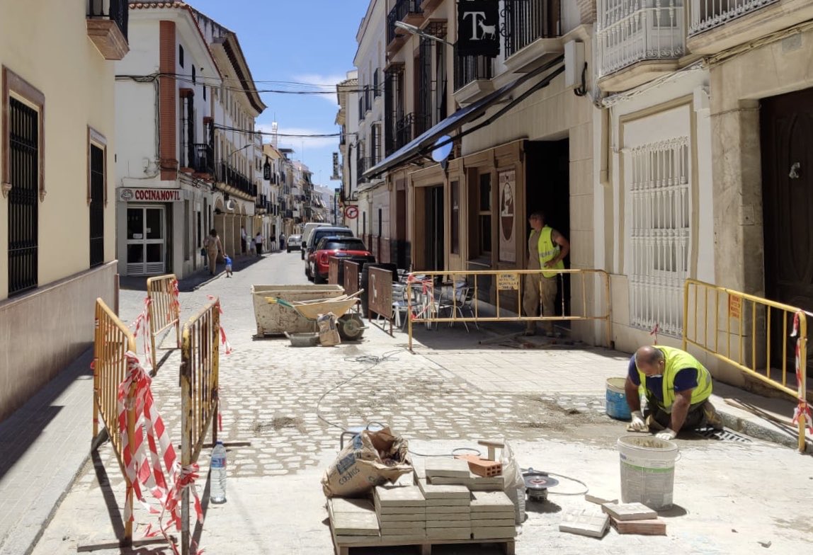 🚨 SEGURIDAD
AVISO CORTE 🚧 

Los trabajos del nuevo paso de peatones en C/El Santo⛔🚧 avanzan a buen ritmo.

El desvío de tráfico 🚗 se realiza por C/La Salas

#somostupolicia
#PoliciaLocalEspañola 🇪🇦