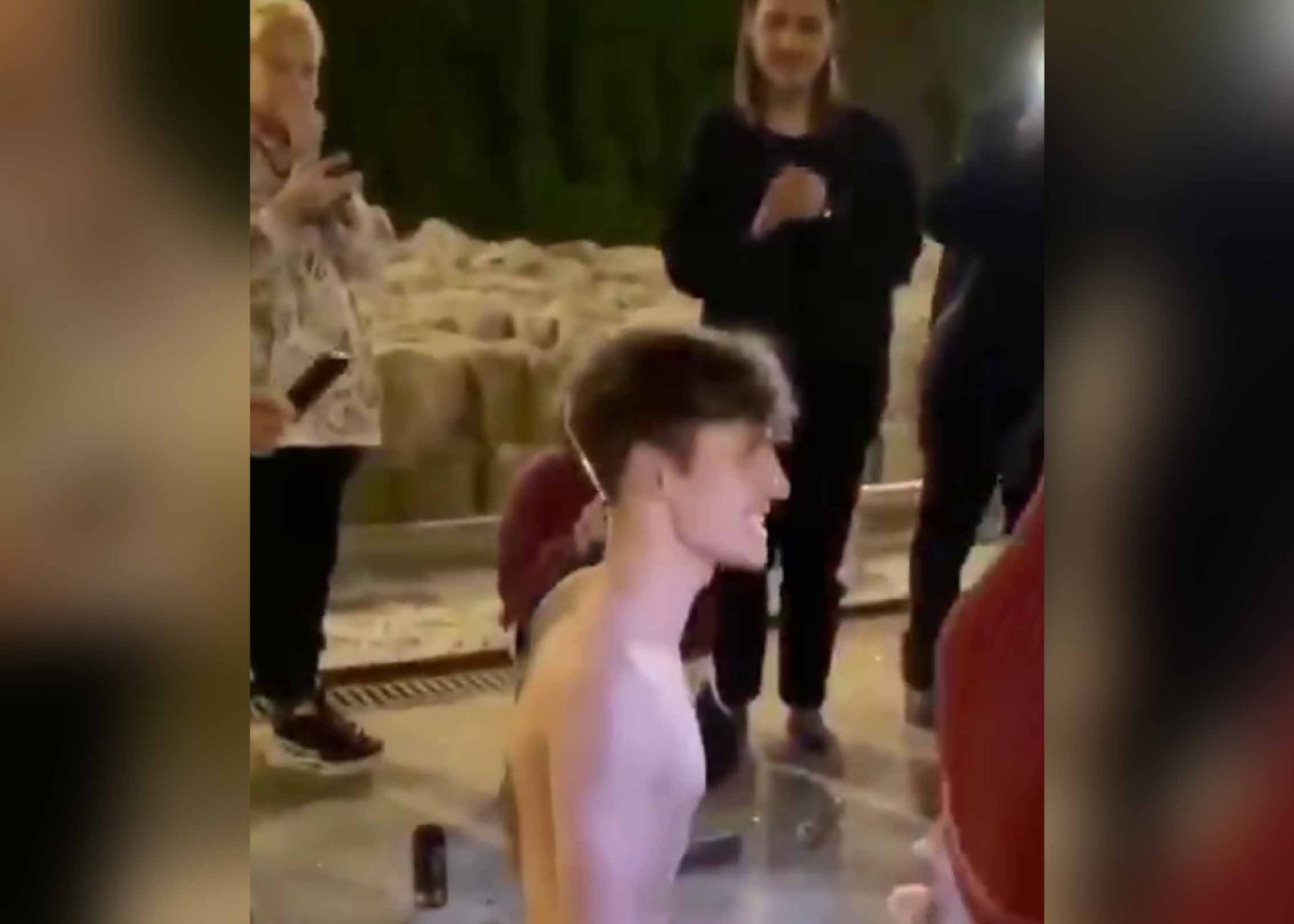 Сири публично унижают Humiliated High