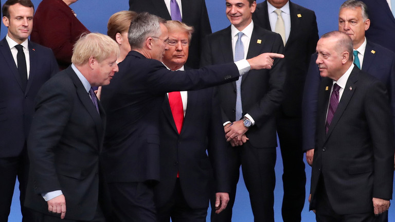 ZaZdzislaw's tweet photo. SZOK! W rodzinie @NATO President Erdogan blocking #EagleDefender plan for Poland & Baltics, despite agreement -NATO sources @KoloniaPl wystarczy, że Polska uzna syryjskie i tureckie grupy kurdyjskie za ugrupowania terrorystyczne ? https://t.co/cqYiZSvO8z