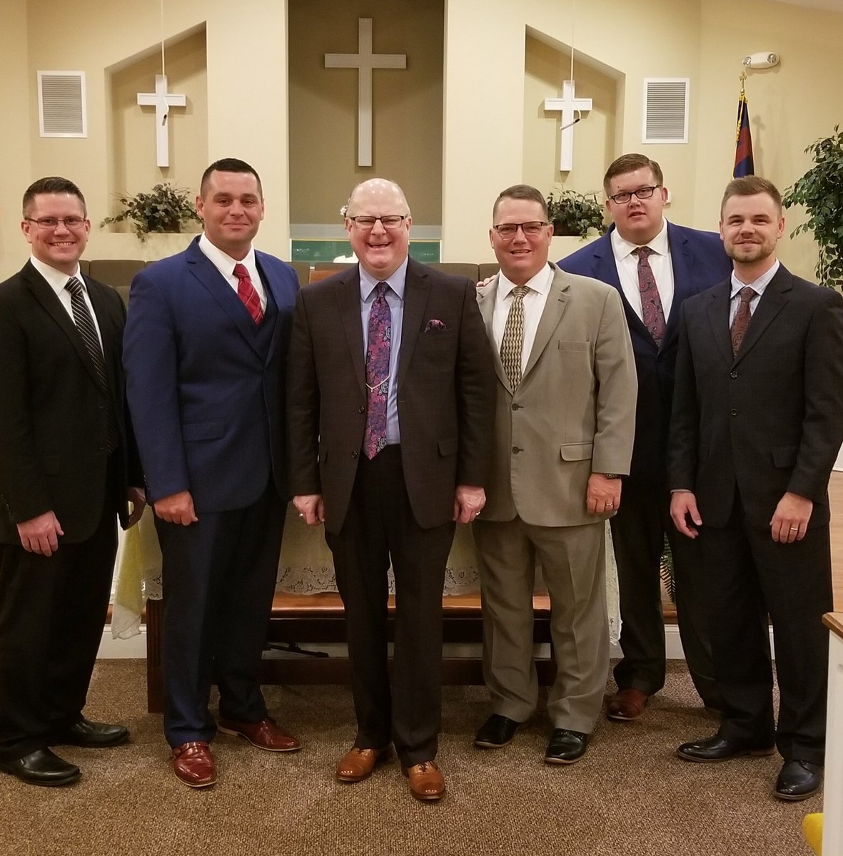 DrJohnNHamblin's tweet photo. Last p.m. shared a meal with some preachers after service...they asked questions about preaching, sermon structure, trusted authors to read, and Dr Malone's influence on my life. 0% gossip, foolishness, or know-it-all-ism at the table. Thank-you, Breathren, you encouraged me! https://t.co/1UmlqflNDf
