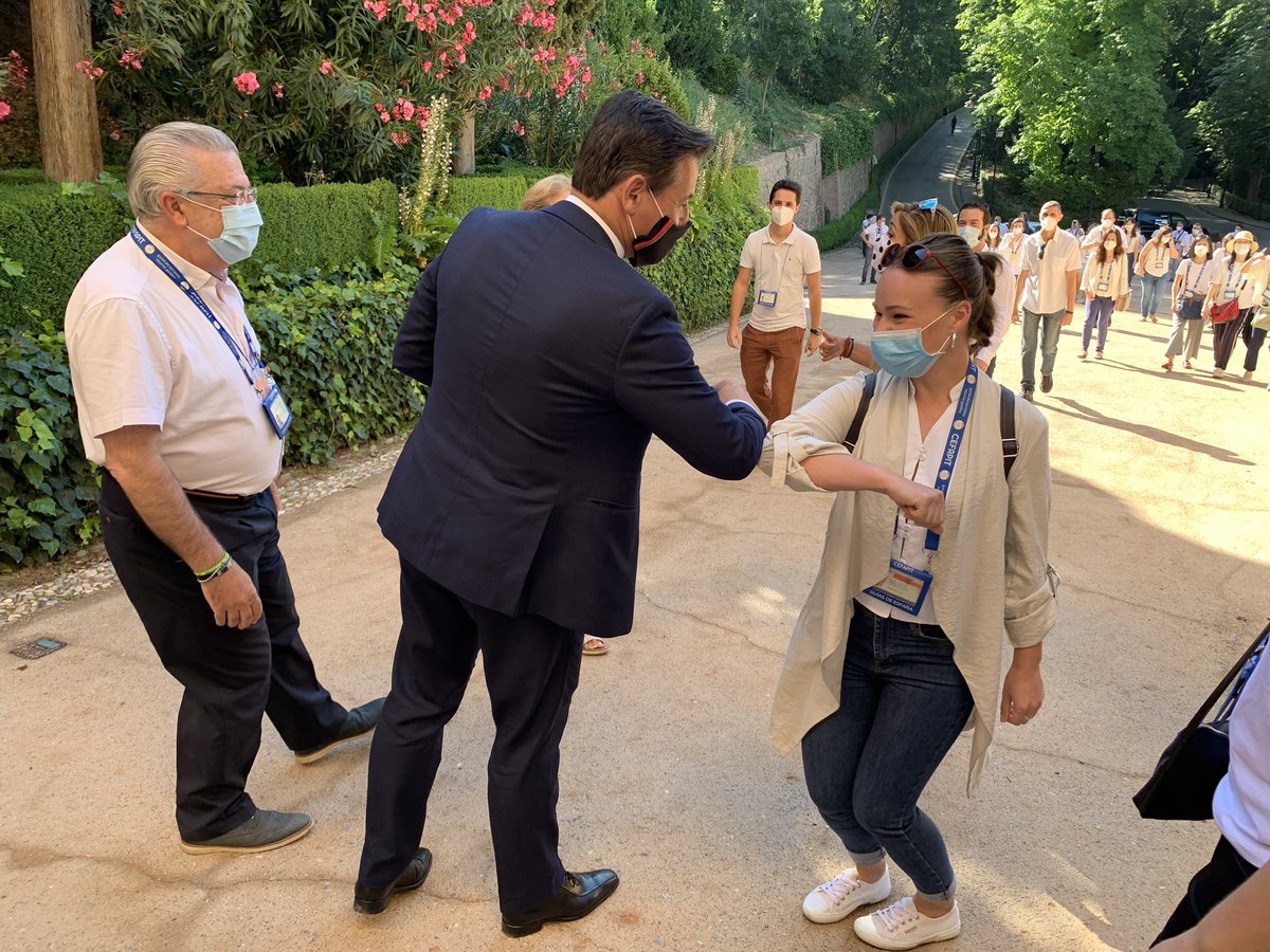 Nuestros guías turísticos, embajadores de #Granada. 200 profesionales que ofrecen su esfuerzo y dedicación para que los visitantes descubran toda nuestra belleza patrimonial y cultural. ¡Gracias por vuestro trabajo! 👏🏼👏🏼👏🏼