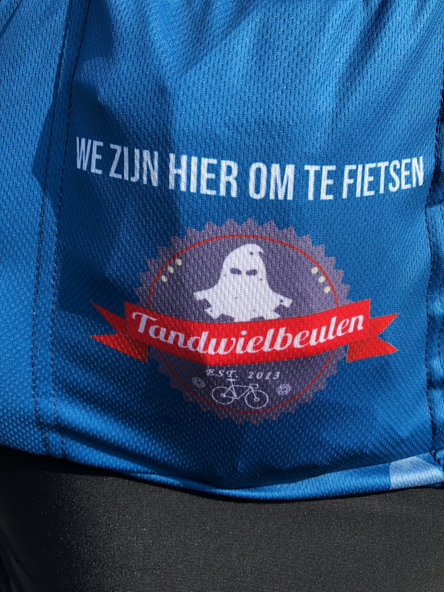 Wilconr1's tweet photo. Eerste rit in ons nieuwe tenue!!! Gaaf he💪🏻💪🏻 @DTandwielbeulen #rosmalen @Racefiets_Sport #fietsen https://t.co/BXxVLGeJtY