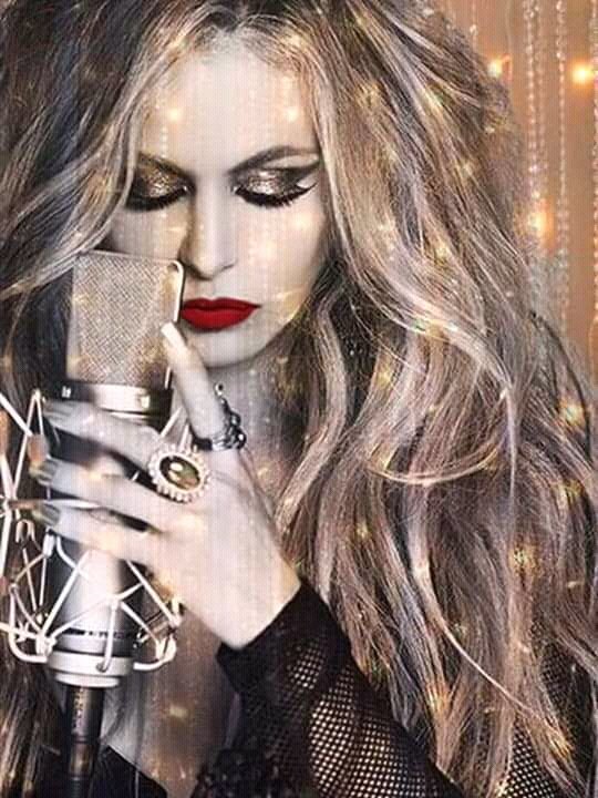 Fernand65371954's tweet photo. #HappyBirthdayPaulina https://t.co/KvqzSiD0Fr