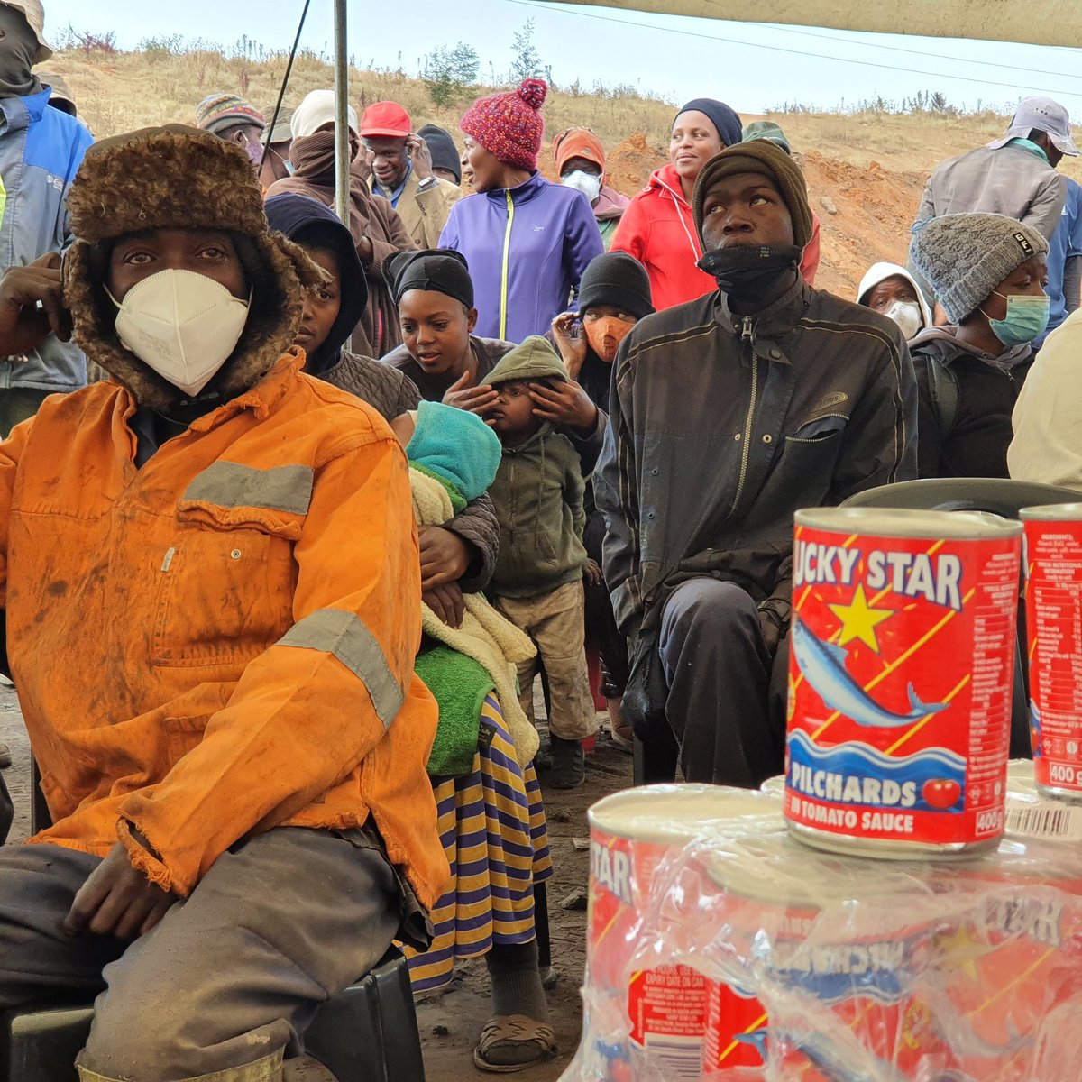 AfricanSaym's tweet photo. Paxton dumpsite dwellers in Emalahleni came out to receive the food and warm winter clothes brought by #SAYM as part of #YouthDay2020 celebration.
#June16 https://t.co/7FA1HmoRHX