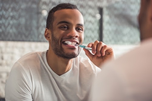 barretodds's tweet photo. Seeing slight bleeding when you brush could be a sign of gum disease! Protect your gums by brushing &amp; flossing regularly, and stay up-to-date with visits to Dr. Barreto's office! https://t.co/0iqsOx65yn