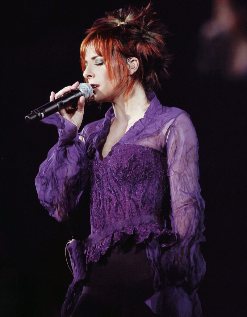 Mylène Farmer as Nappes de table : a thread