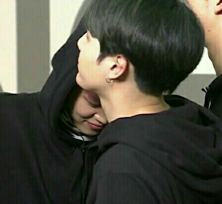 Jimin& #39;s endless love towards cats -A thread