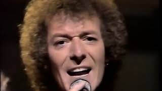 The Hollies sing I Can't Tell The Bottom From The Top on a Swiss Television Special from 1975.
Tony Hicks plays bass guitar on this clip.
Watch the video here  bit.ly/Bottom-Top