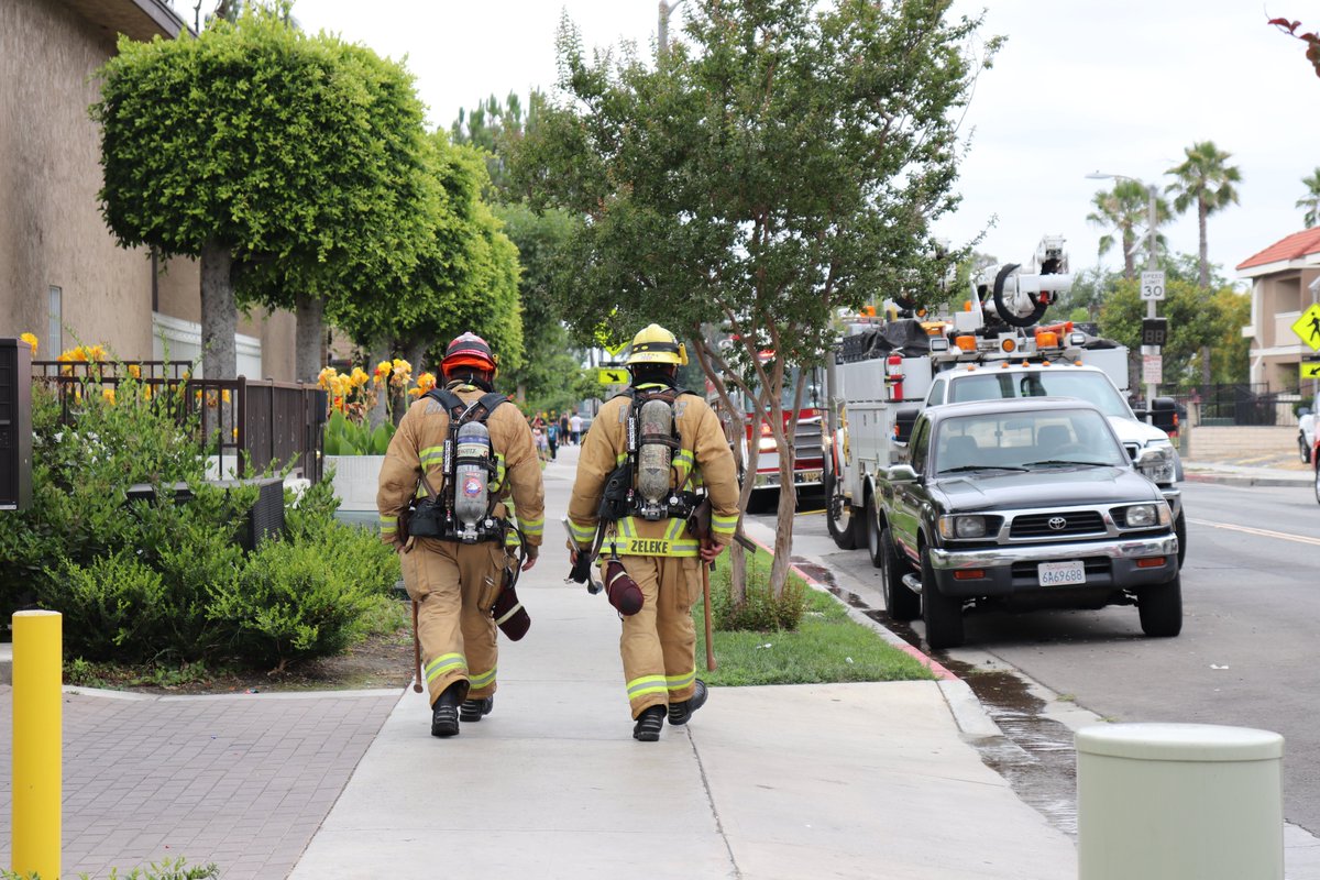StreamliteMedia's tweet photo. Photos from the fire earlier today at the 700 block of W La Jolla in #placentia. Fire in 2 units with water damage to the 2 units below. No injuries. @AnaheimFire #breafd @orange_city_fd #fullertonfd all on scene with paramedics and @placentiapolice https://t.co/aBUmERkNvd