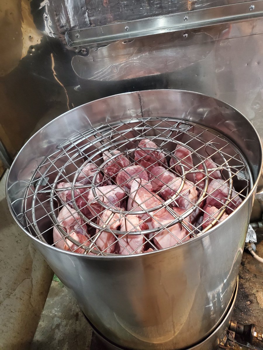 末廣家 総本山吉村家直系王道の味継承店 おはようございます お持ち帰り釜焼きチャーシュー塊は 予約以外で特上a Bは12本です 大きめは少ない為 ご希望であれば 予約時に申し伝え下さい 早めのご予約お勧めします 末廣 末廣家 白楽 ラーメン