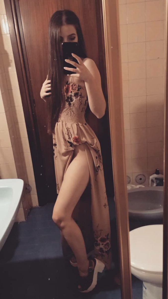 Angeles_Spain_'s tweet photo. #ChicasDeMadrid #MadrileñasGuapas #MadrileñasJóvenes #EspañolasReales #Jovencitas #Universitarias #EspañolasGuapas #Vecinas #ChicasDeCalle #ChicasDeBarrio #FrenteAlEspejo #ChicasPosando https://t.co/HAm1GwsvCM
