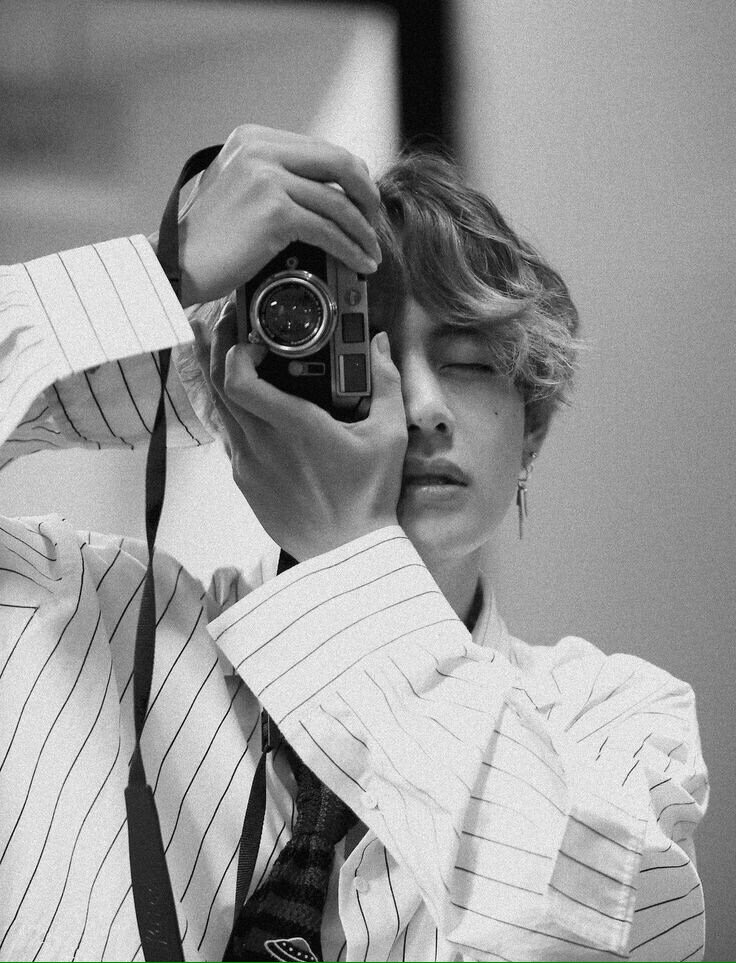 kim taehyung as jennie kim; a thread