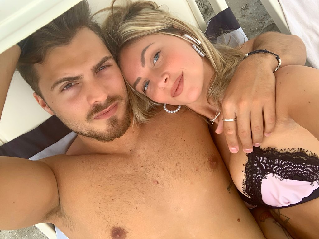 giuliabucci96's tweet photo. • Ｒａｒｏ • 🧡 https://t.co/NfMtPVO6g4