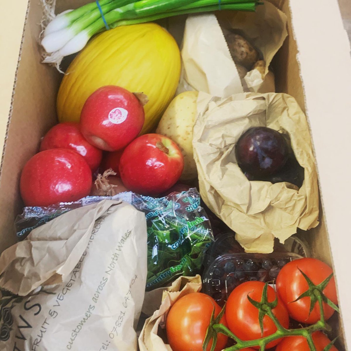 TatwsTrading's tweet image. More orders coming in tonight for delivery to #Ruthin #Dendigh next Wednesday #vegbox #fruitbox #mixedbox or your own order no problem call 01492 545999 to place an order 👍👍👍👍