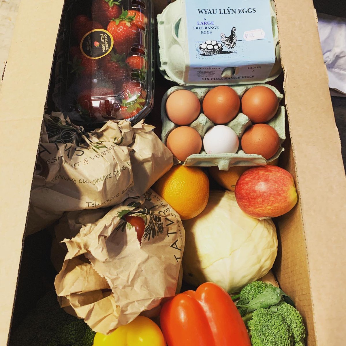 TatwsTrading's tweet image. More orders coming in tonight for delivery to #Ruthin #Dendigh next Wednesday #vegbox #fruitbox #mixedbox or your own order no problem call 01492 545999 to place an order 👍👍👍👍