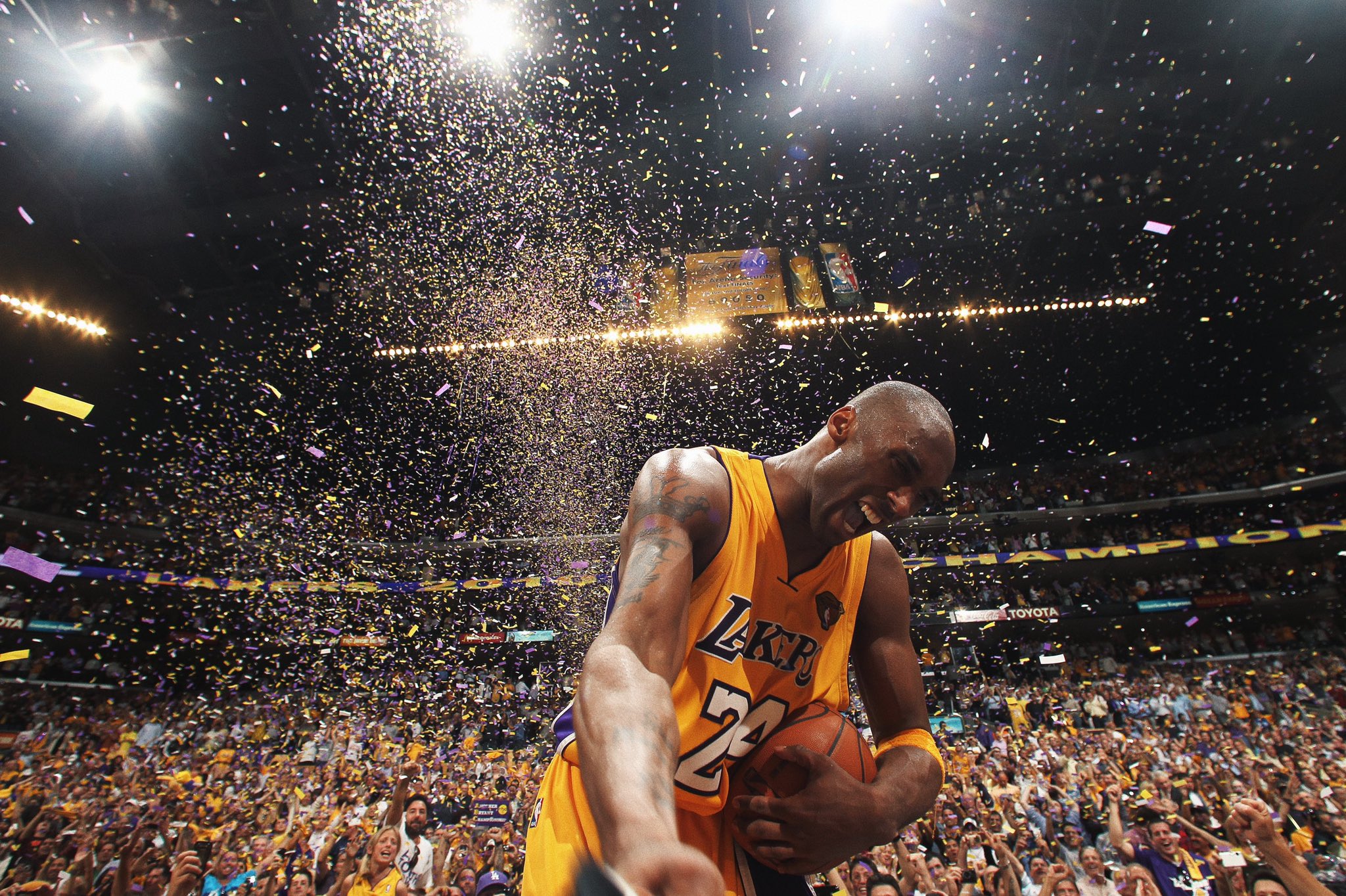 Kobe bryant sales 5 rings