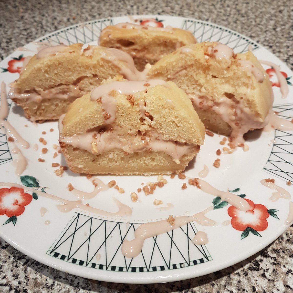 Bizcocho con salsa de yogur 🤩🍽
#receta #bizcocho #masa #rico #almendras #meat #white #salado #sweet #salsa  #comidamediterranea #eat #acomer #buenisimo #buenprovecho #hayqueprobarlo #food #healthy #homecooking #instalike #delicius #instagood #nutritius #cuarentena