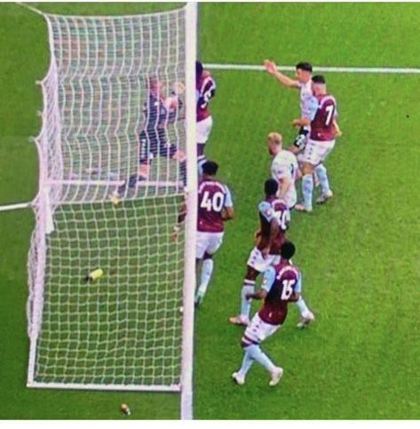 The bloke running the goal line tech is clearly still on furlough #AVLSHU #PremierLeague